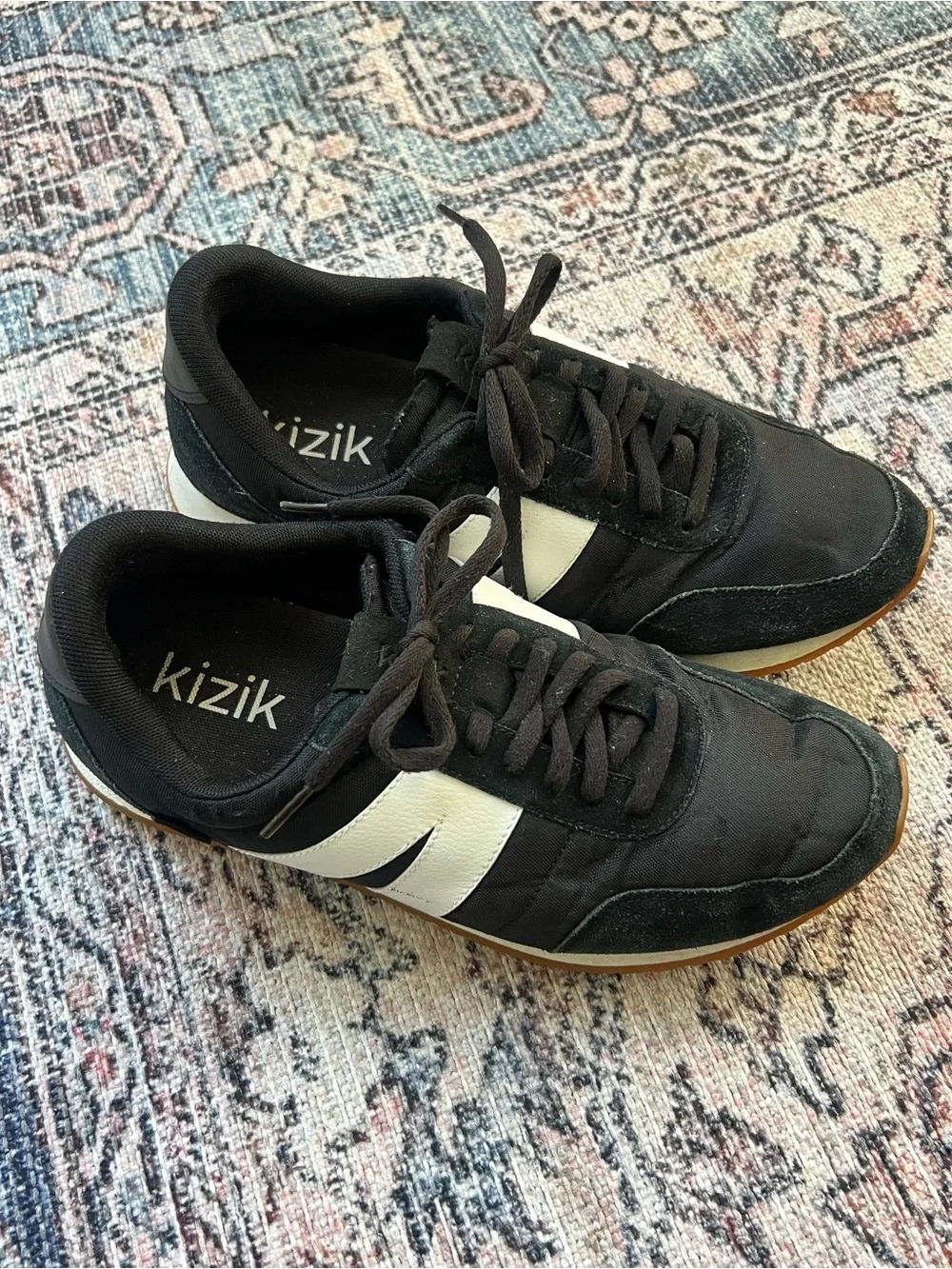 Kizik Milan Black and White Suede Hands-Free Sneakers Unisex Size 11.5 Women’s